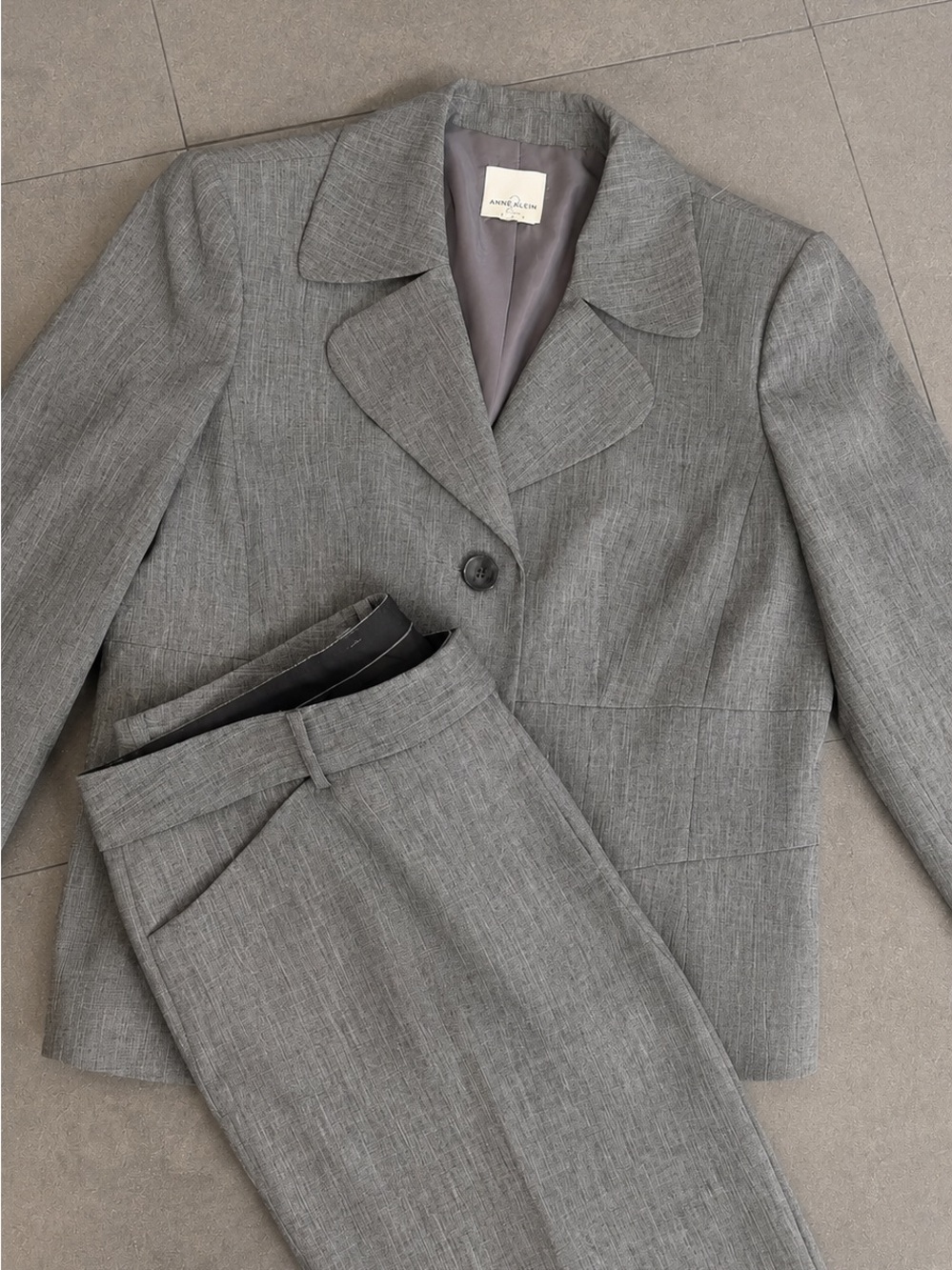 Anne Klein Gray Two-Piece Pantsuit Size 14